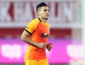 تقارير.. فالكاو يقترب من الرحيل عن جالاتا سراي والعودة لـ ريفر بليت