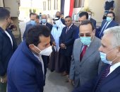 وزير الشباب والرياضة يتفقد معارض فنية ويوزع درجات خلال جولته بشمال سيناء