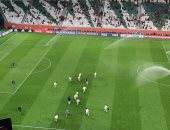 إصلاحت فورية بملعب المدينة التعليمية بين شوطى مباراة الأهلي وبالميراس.. صور