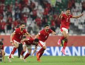 الأهلى يحصد برونزية مونديال الأندية للمرة الثانية فى تاريخه.. احتفال خاص بين الشناوى ومعلول.. نجوم القلعة الحمراء يحملون أجاي على الأعناق.. دموع يفيرتون حارس بالميراس ترصد لحظات الحزن بالفريق البرازيلى (صور)