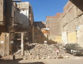 حى السيدة زينب يستجيب لليوم السابع ويقرر إزالة قمامة بجوار عقار منهدم