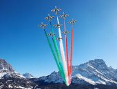 صور.. العالم هذا المساء.. محتجون روس يضيئون الشموع لدعم نافالني رغم مخاوف كبيرة من الاعتقالات.. العالم يتحدى كورونا ويحتفل بعيد الحب وسط الورود الحمراء والدباديب.. واختتام بطولة العالم للتزلج فى جبال الألب