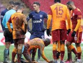 لاعب جالاتا سراي يعلق على صورة تنظيف الملعب قبل ركلة جزاء مصطفى محمد