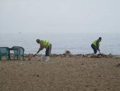 تكثيف أعمال النظافة على شاطئ بورسعيد بمبادرة "بورفؤاد بلا تلوث".. صور