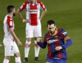 فيفا يصف ميسى بــ"الساحر" بعد قيادة برشلونة لخماسية ألافيس فى الدورى الإسبانى