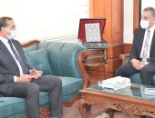 محافظ سوهاج ورئيس الجامعة يبحثان سبل التعاون لتنفيذ مبادرة تطوير الريف المصرى