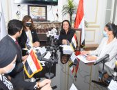 وزيرة الهجرة تطلق مبادرة "مصرية بـ100 رجل" لإبراز جهود سيدات مصر بالخارج