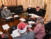 وزير الأوقاف: نغلق الباب على نساء الجماعة.. وفيلم الممر يعكس الفن الهادف