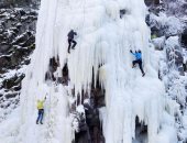 مغامرات تحت الصفر.. تسلق الجبال الثلجية فى جمهورية تشيك.. ألبوم صور