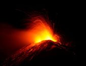 6 براكين نشطوا مع بداية 2021.. صور لحمم بركانية آثارت دهشة العالم