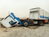 انقلاب سيارة نقل بطريق السويس وإصابة 3 بسبب سوء الأحوال الجوية