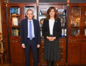 وزيرة الهجرة تستقبل خبيرا مصريا بالخارج فى مجال ميكنة التأمين الصحى بفرنسا
