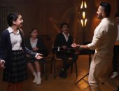 تامر حسنى يستعيد ذكريات الدراسة بصورة مع أطفال معهد الموسيقى