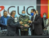 محافظ الإسكندرية يتسلم حقوق الملكية الفكرية الخاصة بمشروع الهوية البصرية