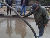 رئيس مدينة طنطا يتابع رفع مياه الأمطار من الطرق الرئيسية.. صور 
