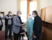 وزيرا السياحة والطيران يتفقدان موقع إجراء تحليل لـ PCR بالغردقة 