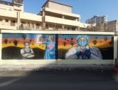 خلى الشوارع مبهجة.. جرافيتى دمياطى يرسم جدارية بعنوان شكرا جيش مصر الأبيض.. فيديو