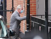 الأمير تشارلز يزور والده الأمير فيليب فى المستشفى.. صور