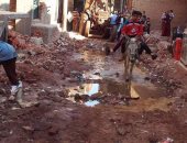 أهالي قرية البرادعة يشكون طفح الصرف الصحى.. ومحافظ القليوبية يرد