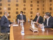 المجلس الرئاسى الليبى ورئيس الحكومة يناقشان عقد جلسة النواب فى سرت