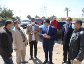 نائب محافظ قنا يتابع أعمال التدبيش بترعة الصماصمة.. صور