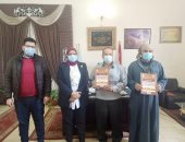 محافظ كفر الشيخ يسلم 15 عقد تقنين أراضى أملاك الدولة لتصل عقود التقنين لـ667