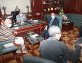 محافظ بني سويف يبحث مع رئيس شركة المياه مشروعات مبادرة "حياة كريمة"