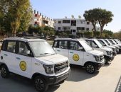 محافظ الوادى الجديد يدشن أول سيارات كهربائية صديقة للبيئة بالخارجة 