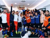 ميلان ضد الإنتر.. لاعبو النيراتزورى يحتفلون بالفوز فى ديربى الغضب