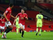 مانشستر يونايتد يستعيد وصافة البريميرليج بثلاثية ضد نيوكاسل.. فيديو