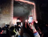 توافد المئات من الزوار على معبد أبوسمبل لحضور تعامد الشمس.. صور