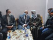 محافظ بنى سويف يؤدى واجب العزاء فى وفاة شهيد الواجب 