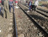 قطار يدهس 3 شباب أثناء عبورهم شريط السكة الحديد فى الإسماعيلية.. صور