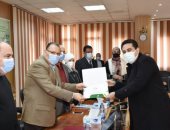 محافظ الشرقية يكرم الفريق المشارك فى ورشة عمل "فريق العمل الفعال"