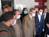 محافظ كفر الشيخ يطمئن على حالة المصابين بحريق أحد الأبراج السكنية.. صور