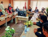 محافظ مطروح يلتقى المسئولين التنفيذيين ويستجيب لمطالب أهالى سيوة