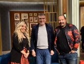 محمد ثروت وزوجته ضيوف عمرو الليثى ببرنامج "واحد من الناس" السبت 