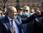 رئيس وزراء أرمينيا فى الشارع لاستعراض شعبيته وسط أزمة سياسية حادة.. ألبوم صور