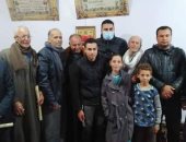 نادر مصطفى نائب تنسيقية شباب الأحزاب وسط أهالى دائرته للتعرف على مشاكلهم