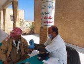الكشف على 141 مواطنا في قافلة طبية بقرية الزعفرانة شمال البحر الأحمر.. صور