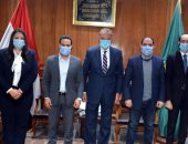 محافظ القليوبية يستقبل وفد تنسيقية شباب الأحزاب لاستعراض المشروعات التنموية