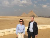 نائب رئيس الاتحاد الدولى للرماية وزوجته يزورون منطقة الأهرامات