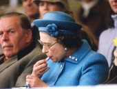 8 قواعد ملكية كسرتها الملكة إليزابيث.. بينها وضع المكياج فى الأماكن العامة