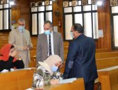 نائب رئيس جامعة المنصورة يتفقد امتحانات كليتى الصيدلة والتربية.. صور