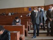 رئيس جامعة الزقازيق يتفقد قاعات امتحانات كلية التكنولوجيا والتنمية