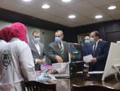 محافظ كفر الشيخ يسلم 3 سيدات ريفيات شنط إسعافات بيطرية بعد تدريب 12 سيدة