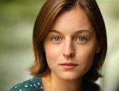 إيما كورين تفوز بجائزة جولدن جلوب أفضل أداء لممثلة في مسلسل درامي