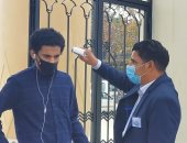 كشف حرارى ومنع الدخول بدون الكمامة بامتحانات جامعة عين شمس.. صور