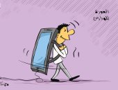 العودة للمدراس بالتابلت بدلا من حقيبة المدرسة فى كاريكاتير كويتى