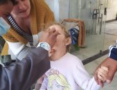 تطعيم أطفال الأجانب بالغردقة ضمن حملة ضد شلل الأطفال بالبحر الأحمر.. صور 